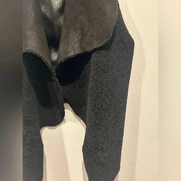 VEDA 100% Leather and Shearling Black Vest / Size Small / - Picture 2 of 10